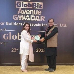 Fauzia Rizwan receiving the Globiz Avenue Gwadar excellence award from Globiz Group of Companies