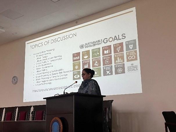 Fauzia Rizwan speaking at a professional urban planning forum